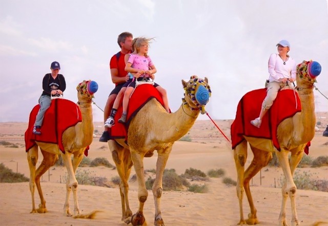 Dubai: Red Dune Safari, Kameelrijden, Sandboarden & BBQ