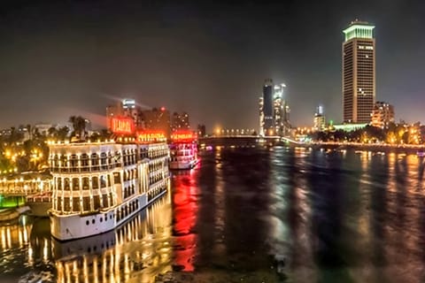 Cairo: Dinner Cruise on the Nile River with Entertainment