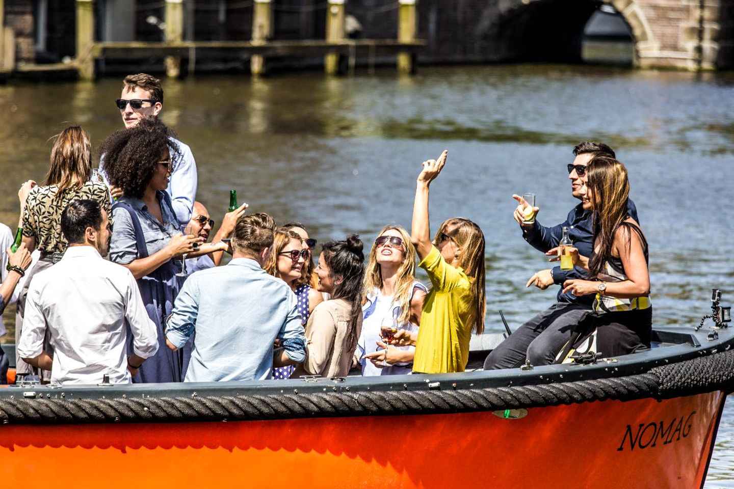 Amsterdam: Canal Belt Private Beer Boat Tour