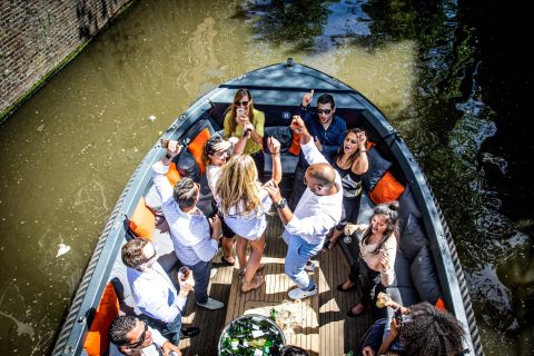 Amsterdã: passeio de barco privado de cerveja no cinturão de canais