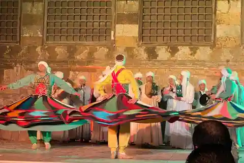 Kairo: Ägyptisches Erbe Tanoura Tanztruppe Show