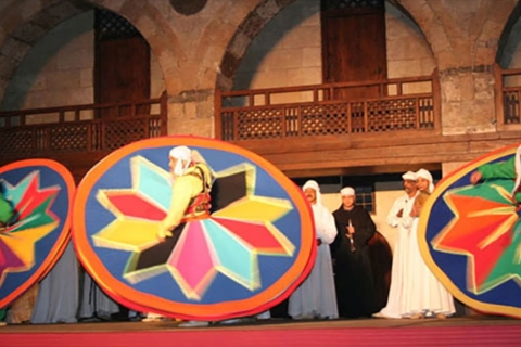 Le Caire : spectacle de la troupe de danse Tanoura du patrimoine égyptien