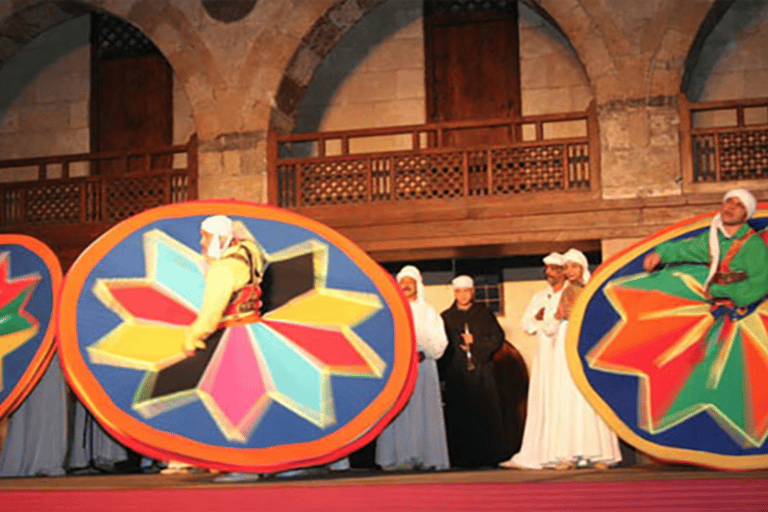 Il Cairo: Spettacolo della troupe di danza Tanoura del patrimonio egizianoIl Cairo: spettacolo della compagnia di danza Tanoura del patrimonio egiziano