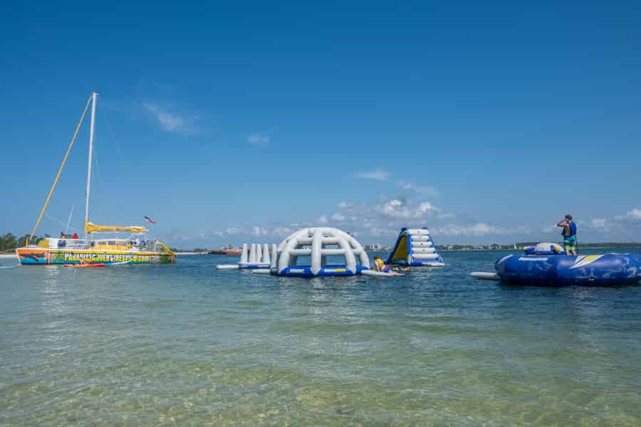 Shell Island: Adventure Tour auf dem Privateer Katamaran. Foto: GetYourGuide