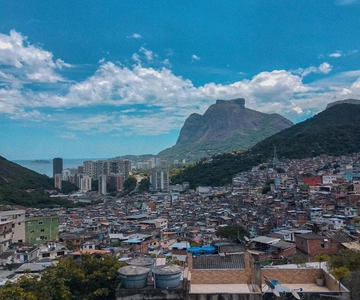 Rio: Rocinha Favela Guided Walking Tour with Local Guide
