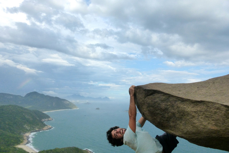 Pedra do Telégrafo Wandelen en ontspannen op een ruig strand