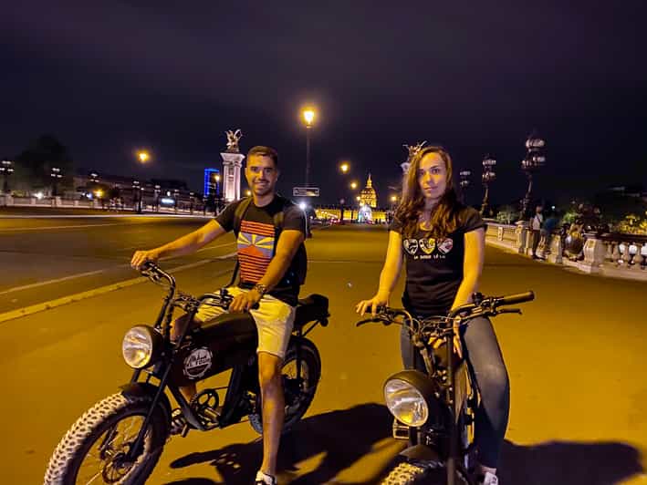 Paris: Eiffel Tower and Notre Dame Night Tour by E-Bike