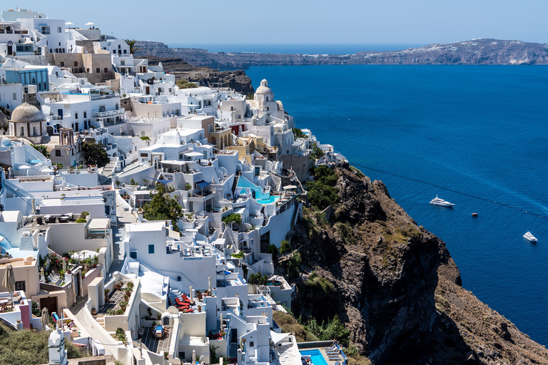 Depuis Athènes : visite de la ville, de Delphes, des Météores et de SantorinHôtel 3 étoiles