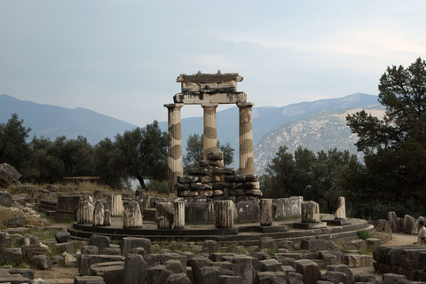 Depuis Athènes : visite de la ville, de Delphes, des Météores et de SantorinHôtel 4 étoiles