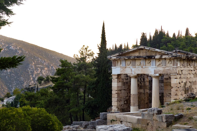 Depuis Athènes : visite de la ville, de Delphes, des Météores et de SantorinHôtel 3 étoiles