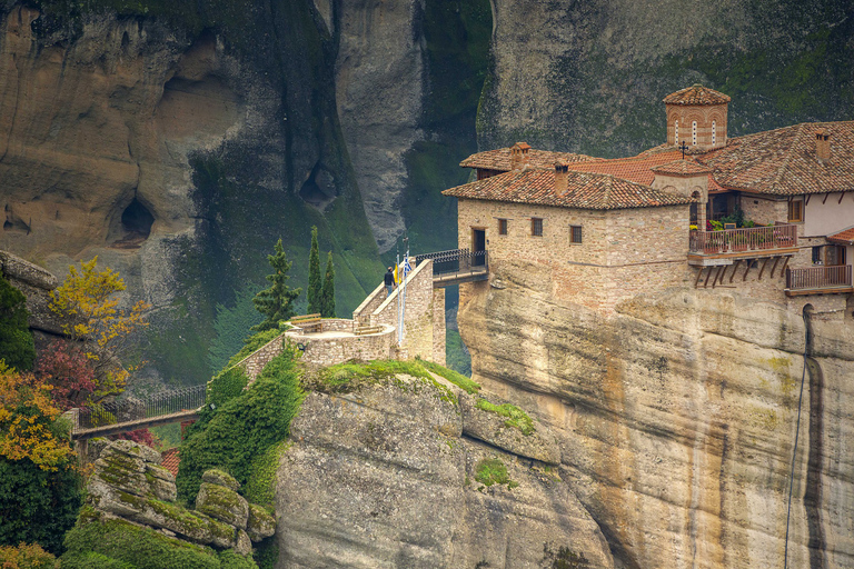 Depuis Athènes : visite de la ville, de Delphes, des Météores et de SantorinHôtel 4 étoiles