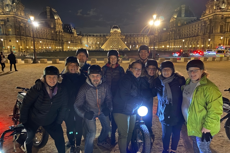 París: tour nocturno de la Torre Eiffel y Notre Dame en bicicleta eléctrica