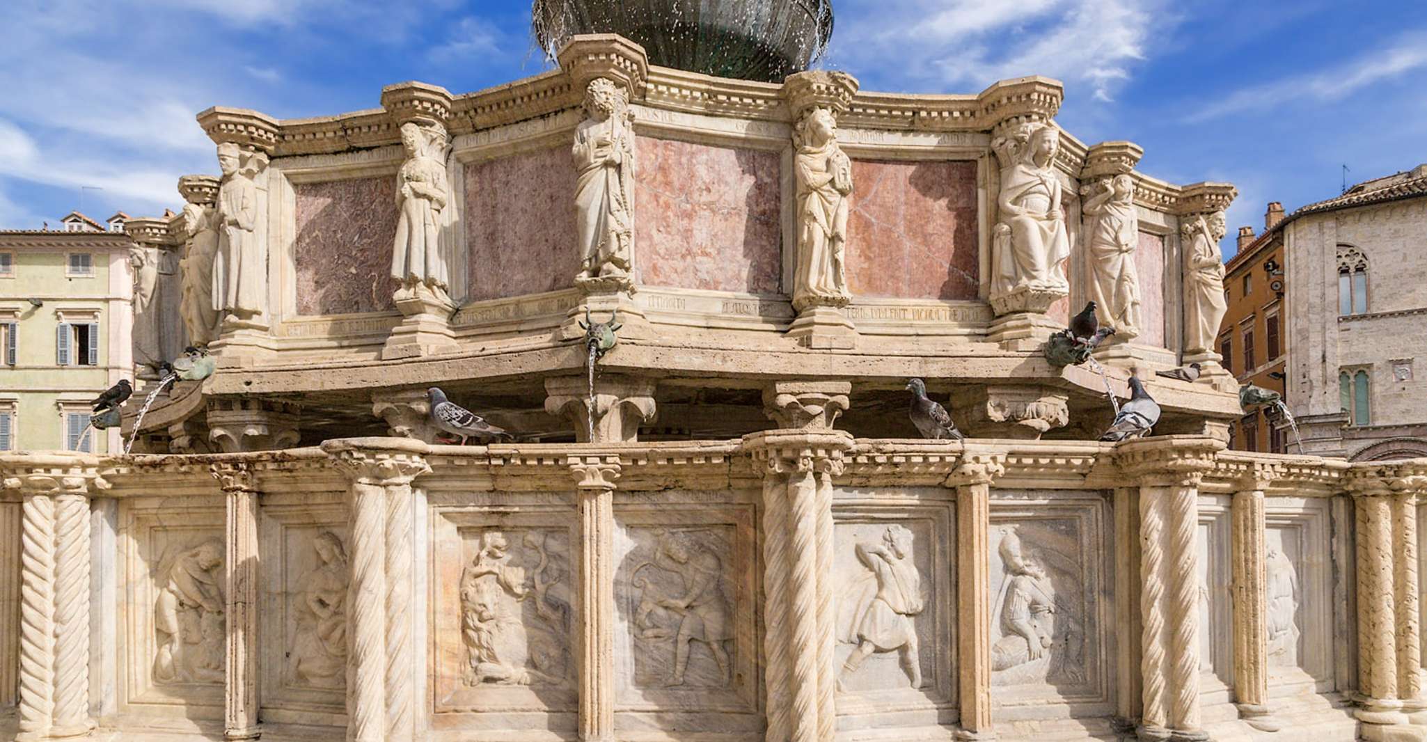 Perugia, Old Town Walking Tour, Piazza IV Novembre - Hizvo