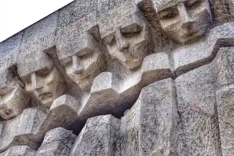Krakow: River Cruise & Plaszow Concentration Camp Tour