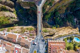 Von Marbella oder Estepona aus: Tagesausflug nach Ronda, Stierkampfarena und Bäder