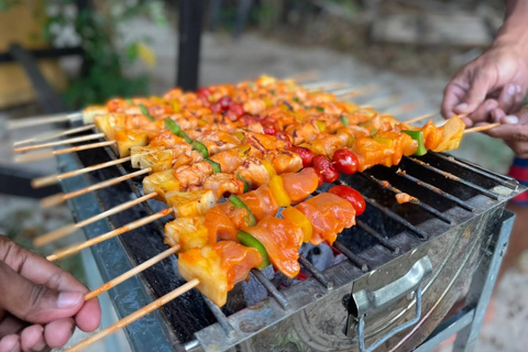 Krabi: Passeio ao pôr do sol nas 7 ilhas com jantar com churrasco e mergulho com snorkelPonto de encontro na praia de Railay