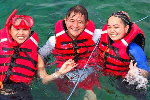 Boracay: Red Wave Island Hopping Tour with Water Activities