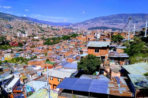 Medellín: Private Pablo Escobar and Comuna 13 Tour