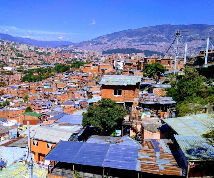 Medellín: Private Pablo Escobar and Comuna 13 Tour