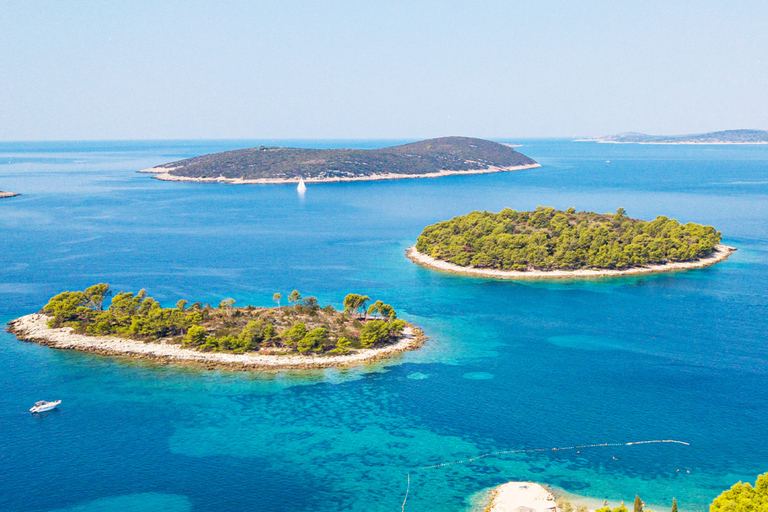 Trogir: White Lagoon, Maslinica & Blue Lagoon Speedboat Tour