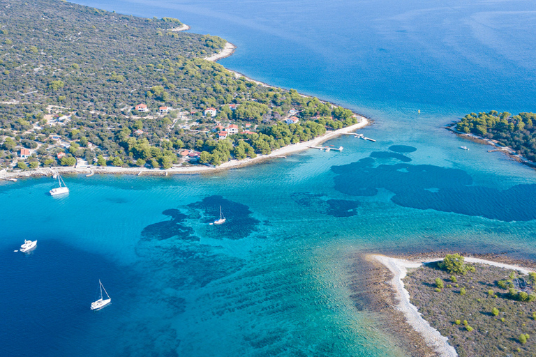 Trogir: White Lagoon, Maslinica & Blue Lagoon Speedboat Tour