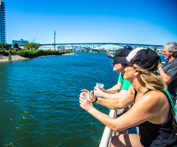 Portland: Happy Hour Sightseeing Cruise