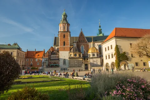 Cracovia: Tour guidato di Wawel, pranzo e crociera sul fiume Vistola
