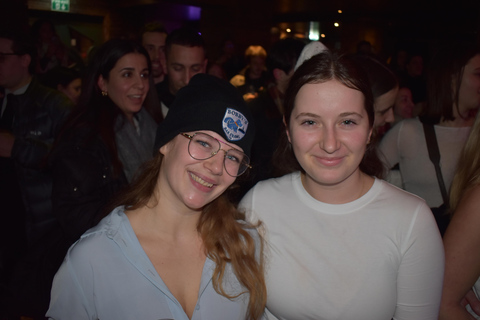 Edinburgh: Bar Crawl with Shots, Nightclub and Live music