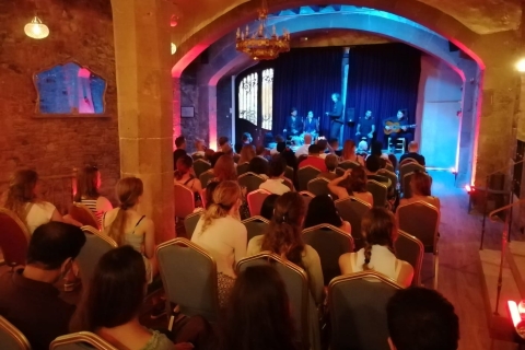 Barcelona: Flamenco Show im Palau DalmasesZone B Sitzplätze in der letzten Reihe (Getränke nicht inbegriffen)