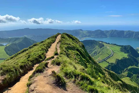 Ponta Delgada: Sete Cidades & Lagoa do Fogo Tour met Lunch