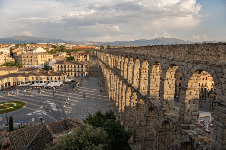 Segovia: Prywatna wycieczka piesza po mieście z Alcazarem w Segowii