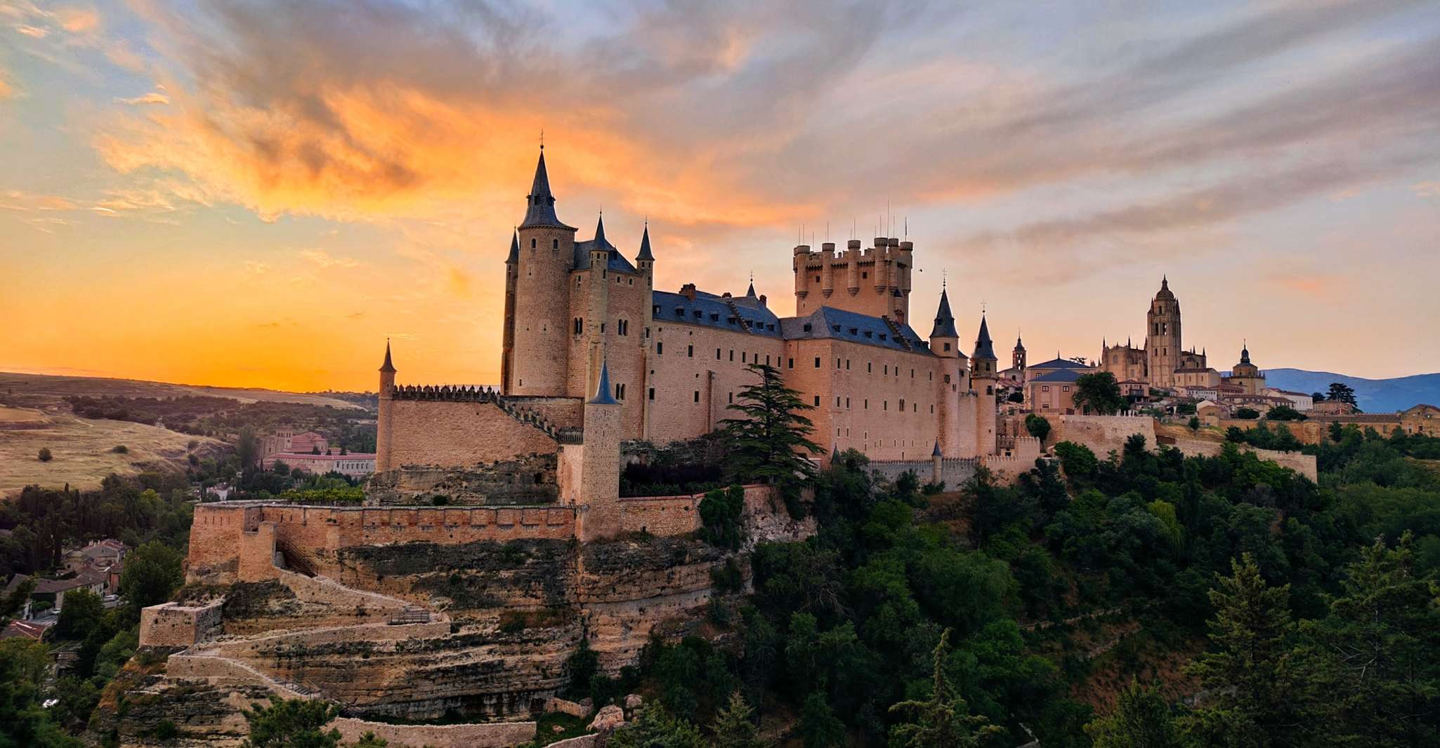 Suitetrails - Segovia, Private City Walking Tour with Alcázar of Segovia