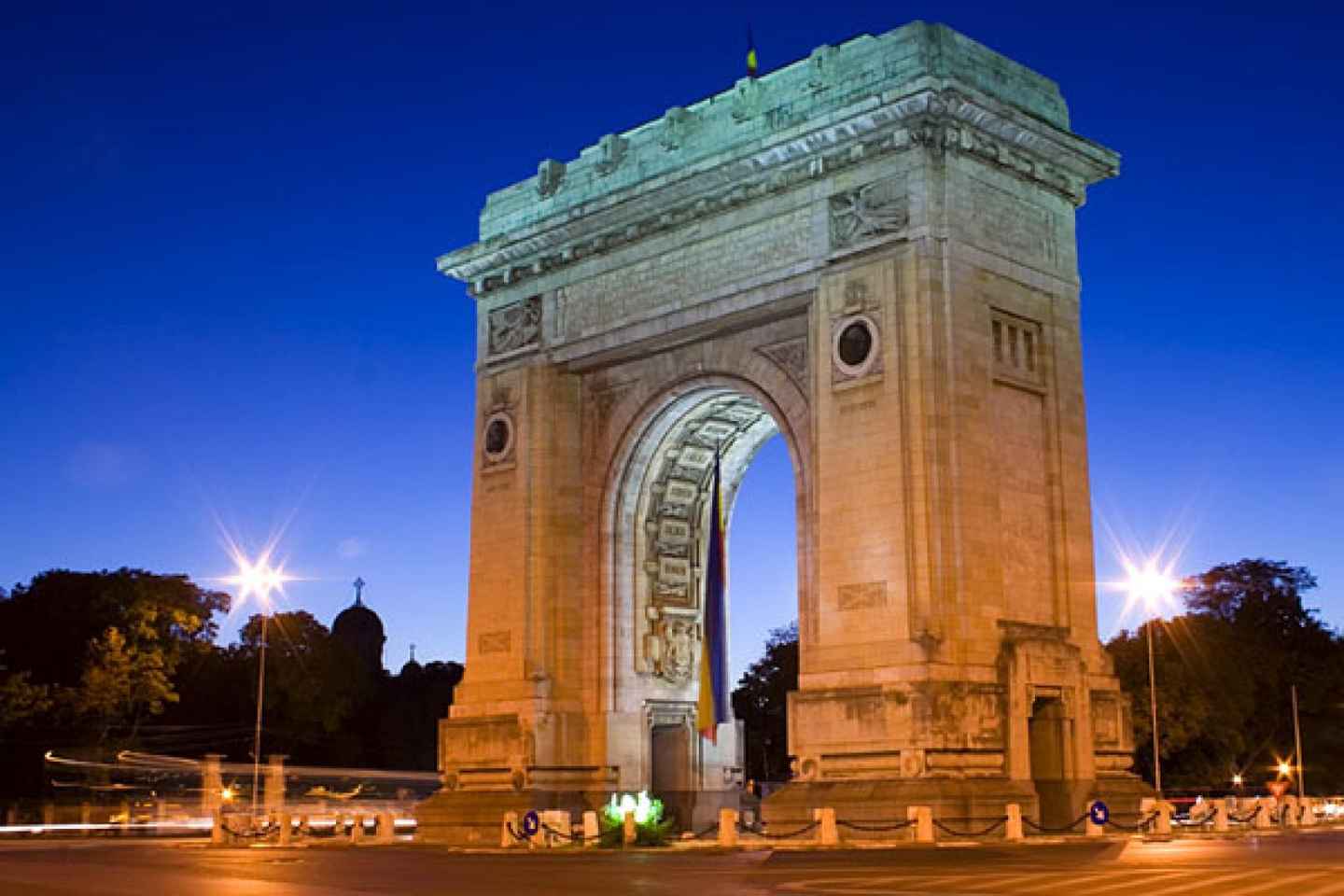 Bucharest: Arc de Triomphe & Village Museum Guided Tour