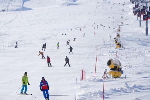 Kappadokien: Berg Erciyes Skifahren und Snowboarden TourTransfer, Mittagessen, gesamte Ausrüstung und 1-stündige Skistunde