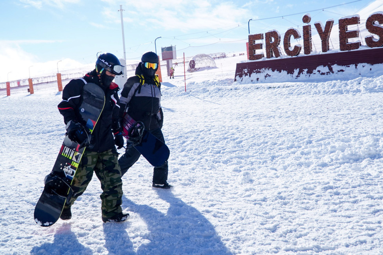 Kappadokien: Berg Erciyes Skifahren und Snowboarden TourTransfer, Mittagessen und gesamte Ausrüstung