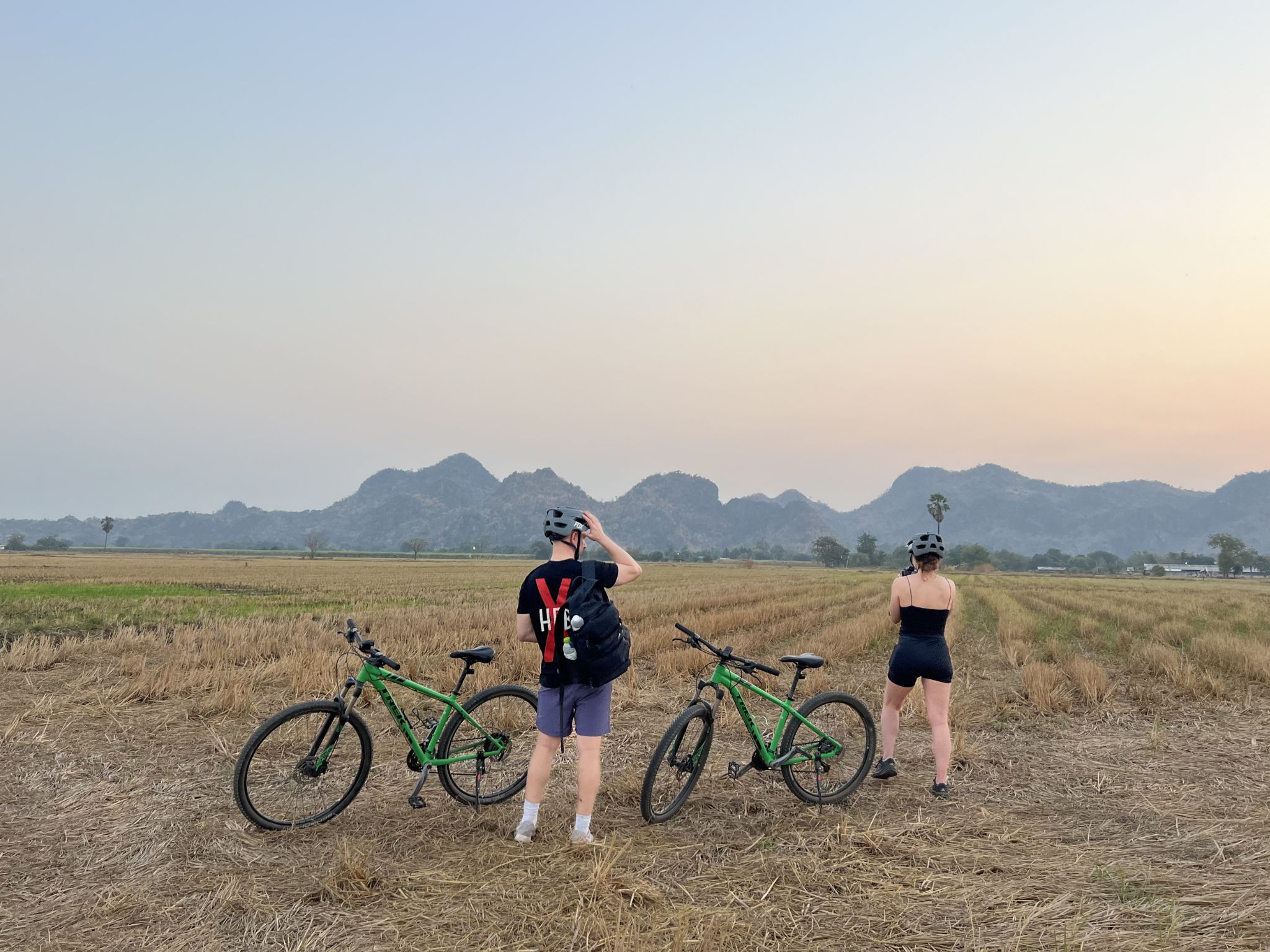 Kanchanaburi: Sonnenuntergang, Geschichte und Abendessen