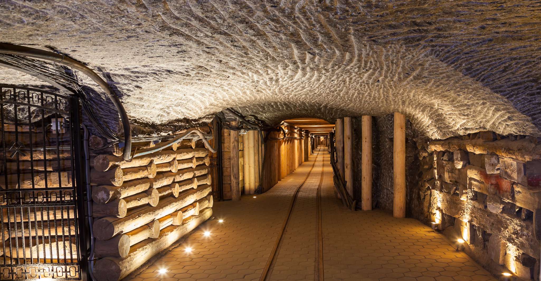 Von Krakau, Auschwitz und Wieliczka Salzmine Tagesausflug - Hizvo