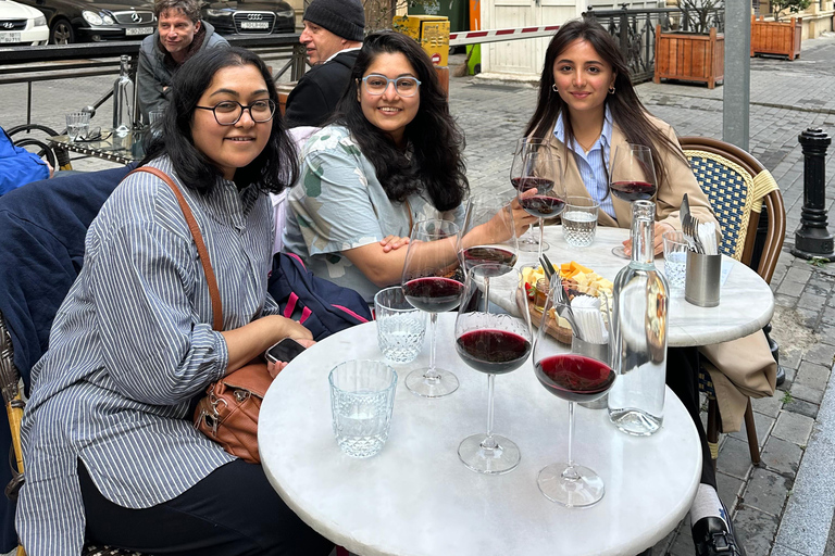 Tour de la ciudad de Bakú guiado por el vino (aperitivos incluidos)Visita en grupo