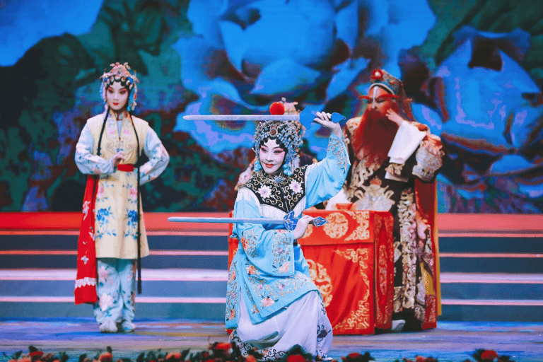 Beijing: Peking Opera with Local Dinner at liyuan theatre