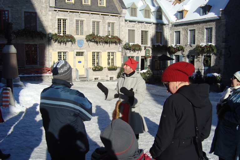 Quebec: Old City Guided Walking Tour in Winter Group Tour in French