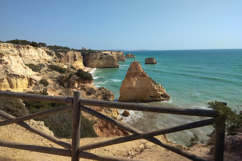 Albufeira: Passeio pelas Falésias do Algarve e Capela dos OssosPasseio pelas falésias do Algarve com parada na Capela dos Ossos