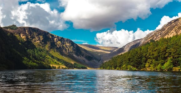 Ab Dublin: Halbtagestour nach Glendalough und Wicklow