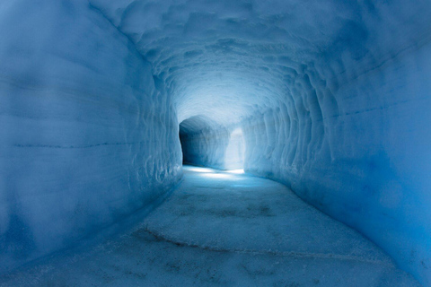 Från Húsafell: In i glaciärens isgrottäventyr