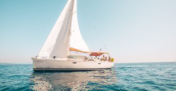 Von Hvar aus: Bootstour zu den Pakleni-Inseln auf einer Komfort-Yacht Von Hvar aus: Bootstour zu den Pakleni-Inseln auf einer Komfort-Yacht
