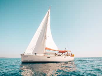 Desde Hvar: Tour en barco a las islas Pakleni en un yate Comfort