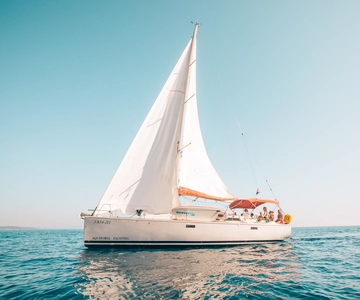 Au départ de Hvar : Tour en bateau vers les îles Pakleni à bord d'un Comfort Yacht