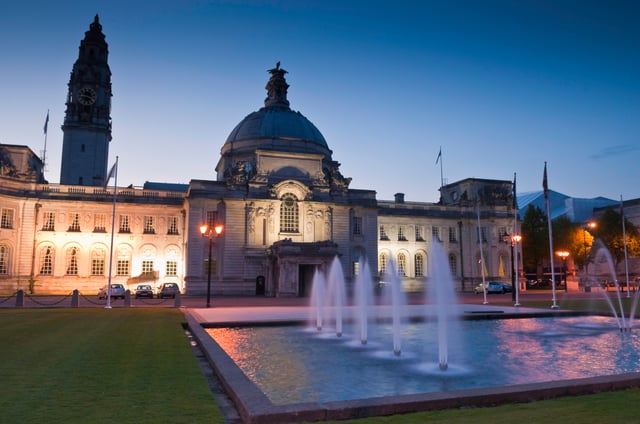 Von London aus: Tagestour nach Cardiff mit Eintritt ins Cardiff Castle