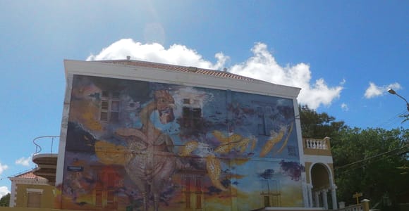 Willemstad City Tour: Shop, free tasting & Mambo Beach