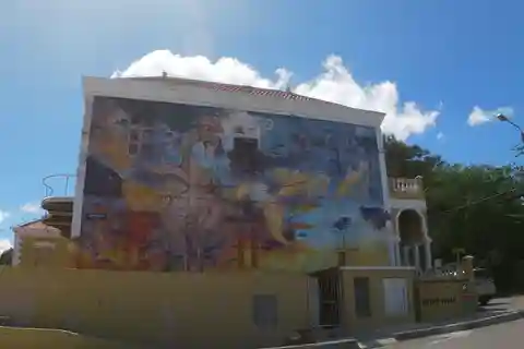 Willemstad: Punda Shops and Mambo Beach City Tour