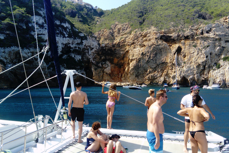 Dénia &amp; Jávea: Utflykt med segelkatamaran till Portixol med BBQ